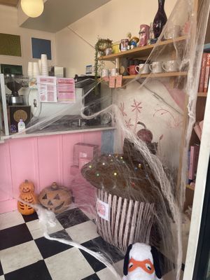 Inside   at Just What I Kneaded in Los Angeles