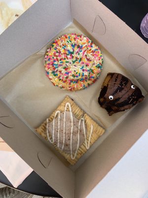 A few treats! 🌱💚🔥  at Just What I Kneaded in Los Angeles