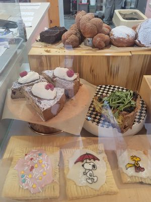 Cakes and quiche at Just What I Kneaded in Los Angeles
