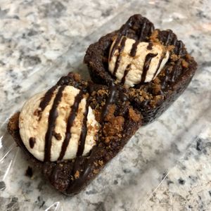 S’mores Brownie Bites at Minns in Simi Valley