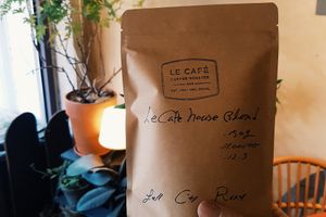 Fresh roasted coffee beans at Le Cafe - Coffee Shop in Seoul