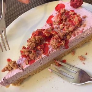 cheese cake with raspberry granola topping at Suribachy in Catania