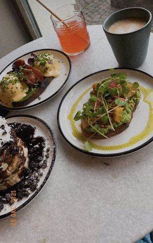 Vegan seasonal-avocado sandwich 😍 Oat-late and homemade strawberry and rhubarb lemonade. 😍 (the one with egg and bacon is not vegan nor vegetarian)   at Brunchoteket in Gothenburg