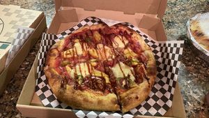 BBQ pizza at Lolly's Pantry in North Palm Beach
