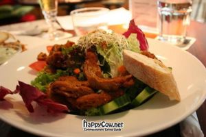 Vegan gyro plate with tzatziki sauce at Viasko - Bar und Restaurant in Berlin