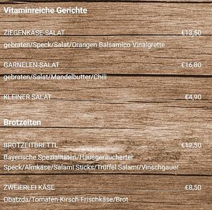 Salat and a dinner plate (cheese plate) at Schanzer Rutschn in Ingolstadt