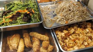 Green vege with black fungus, bean sprouts and tofu at Su Yuan Vegetarian 素缘 - Bedok in East Singapore