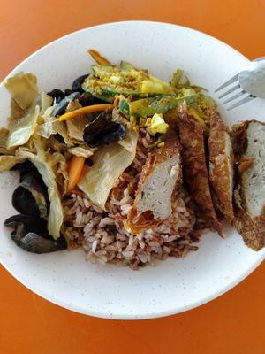 Brown rice with 3 dishes $4.40 at Su Yuan Vegetarian 素缘 - Bedok in East Singapore