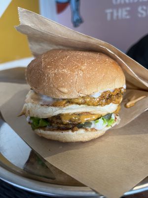 Tasty vegan burger. But shop has poor presentation as it is for delivery only. #Veganuary at Limonita Vegan Kasap in Istanbul