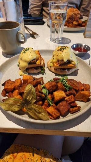 Italian Benedict (with Beyond Breakfast Sausage) at Astoria Bistro Botanique in Gatineau