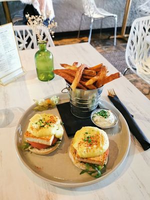 Classic Benedict at Astoria Bistro Botanique in Gatineau