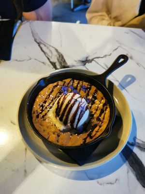 Cookie skillet at Astoria Bistro Botanique in Gatineau