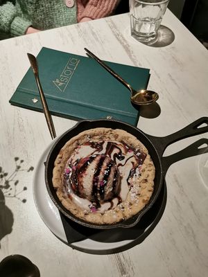 Cookie skillet at Astoria Bistro Botanique in Gatineau