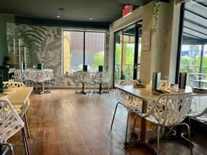 Back room at Astoria Bistro Botanique in Gatineau