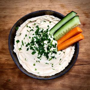 HUMMUS.
Homemade hummus served with carrot and cucumber.
Hummus casero acompañado con zanahoria y pepino.

 at Chillicon Valley in Puerto Escondido