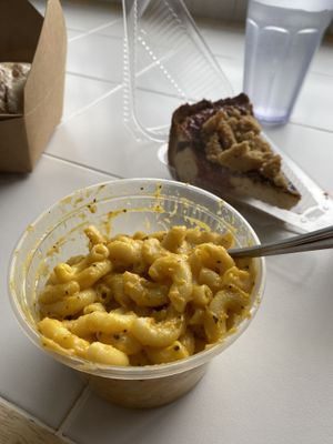 Mac n cheese  at Sinfull Bakery in Houston