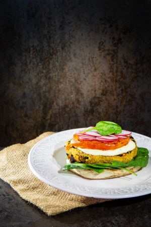 Chanfrado:
Hambúrguer de 100% Vegan (Feijão Preto, legumes e cereais) - servido com base de Bolo do Caco, cebola caramelizada em vinagre balsâmico, espinafres frescos, tomate.. at Triangular Hamburgueria in Evora