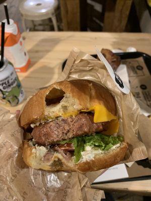 Hank burger at Hank Vegan Burger - Oberkampf in Paris