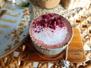 Red velvet latte at Beach Coconuts Bowls - Bophut Koh Samui in Koh Samui