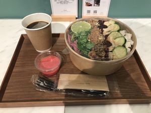 Cirantro detox salad and organic coffee set for ¥1,430 at THE_B in Tokyo
