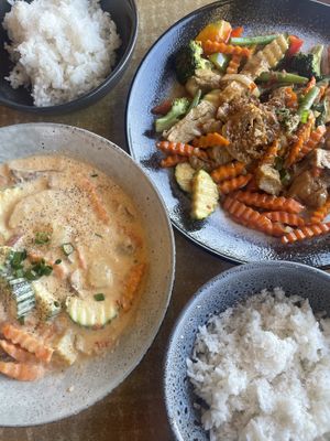 Massaman Curry and Pad Ka Pao #Veganuary at Sarinya Thai Fusion in Moonah