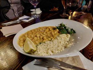 Main / Chickpea curry with cauliflower at La Greta in Valencia