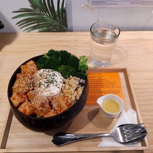 Sunrise bowl and note on how to eat it at ByTOFU in Seoul