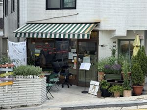 Outsidee  at ByTOFU in Seoul