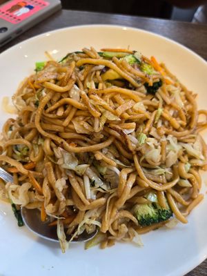 Veggie chowmein at Vegan Deadly Sins in Sacramento