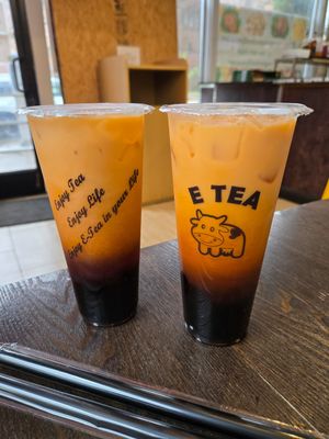 Thai Ice Tea w/boba at Vegan Deadly Sins in Sacramento