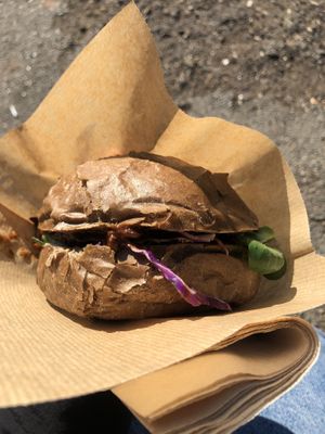 New rant con seitan brasato 😋  at Van Ver Burger in Turin