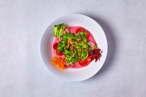 Rote-Beete Hummus Bowl at Vegins in Frankfurt