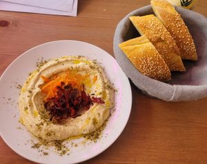 Vorspeise Humus at Vegins in Frankfurt