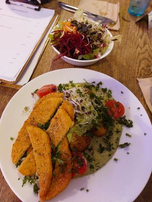 Schnitzel with smashed potatos and green sauce at Vegins in Frankfurt