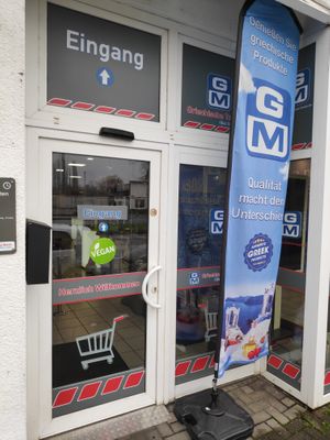 Eingang mit Veganlogo at Griechische Top Markt in Wiesbaden