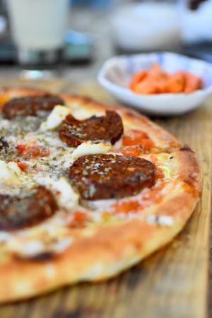 Pizza de pepperoni at Layla Restaurant Plants & Mushrooms in Puerto Morelos