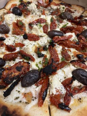 Pizza mediterránea, deliciosa.  at Layla Restaurant Plants & Mushrooms in Puerto Morelos