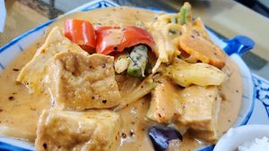 Vegan Red tofu red curry at Tom Yum in Surprise