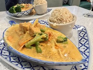 Yellow curry w/tofu and veggies  at Tom Yum in Surprise