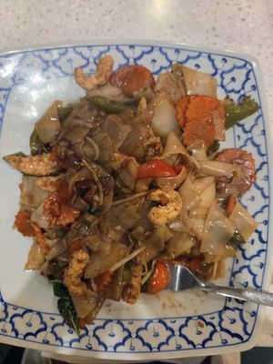 Drunken Noodle with mock shrimp at Tom Yum in Surprise