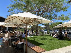 Outdoor seating & community vibe at Vagabond in Byron Bay