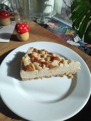 Peanut caramel cake at Radikalecker in Berlin