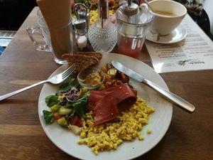 Tofu scramble and vacon 🤤 at Radikalecker in Berlin