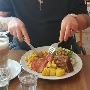 Tofu scramble, vegan bacon, potatoes and greens at Radikalecker in Berlin