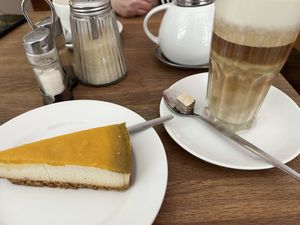NYC mango cheezecake & Karamell Latte (soy)  at Radikalecker in Berlin