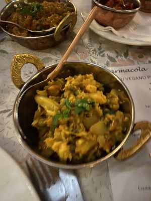 Cavolfiore piselli speziati. at Karmacola in Turin