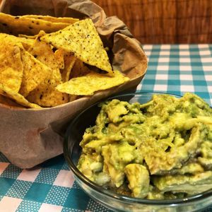 Guacamole & Totopos at Tétés Burritos in Cascais