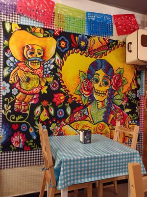 Espaço bem decorado at Tétés Burritos in Cascais