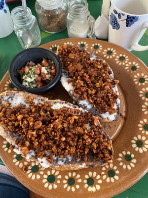 Molletes con chorizo y queso  at Veggie Veggie in Puerto Morelos