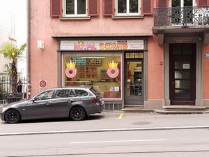 Exterior at Royal Donuts in Zurich